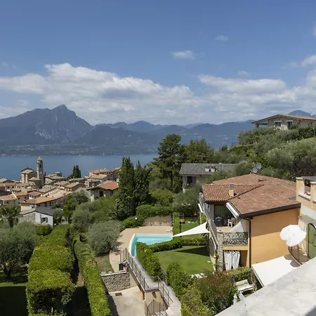 Towerhill With Roofterrace And Shared Po Torri Del Benaco