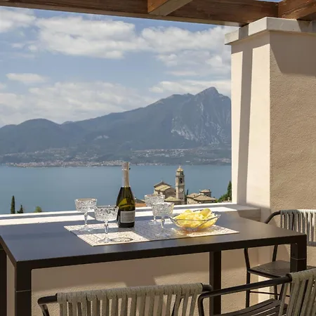 Towerhill With Roofterrace And Shared Po * Torri Del Benaco