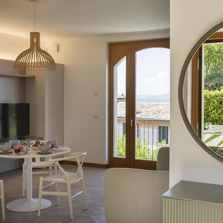 Towerhill With Roofterrace And Shared Po Torri Del Benaco
