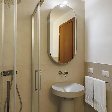 Apartment Towerhill With Roofterrace And Shared Po Torri Del Benaco