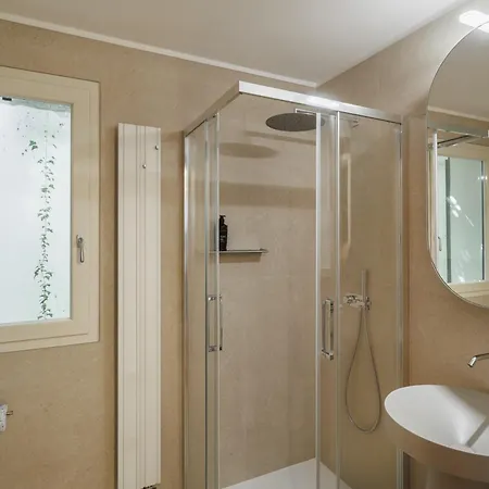 Towerhill With Roofterrace And Shared Po Apartment Torri Del Benaco