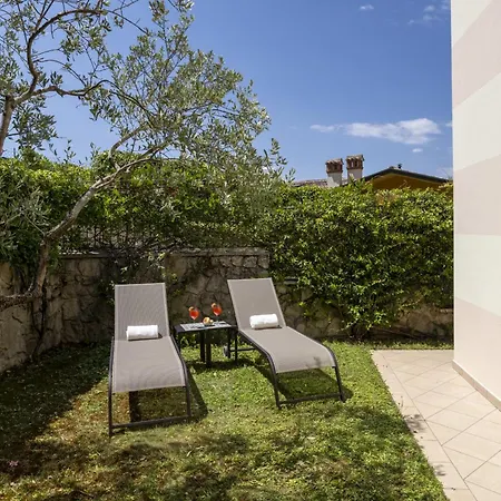 Apartment Towerhill With Roofterrace And Shared Po Torri Del Benaco