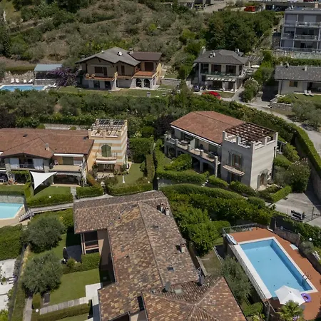 Towerhill With Roofterrace And Shared Po * Torri Del Benaco
