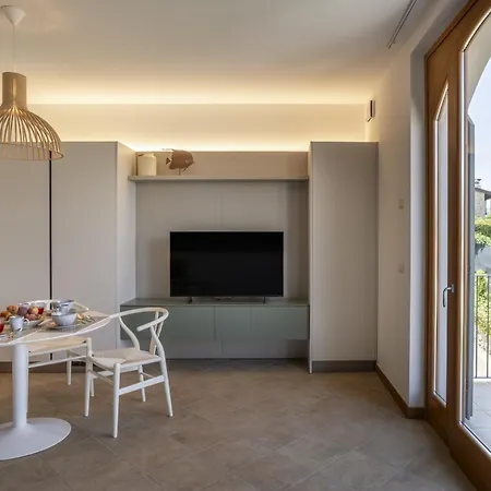 Apartment Towerhill With Roofterrace And Shared Po Torri Del Benaco